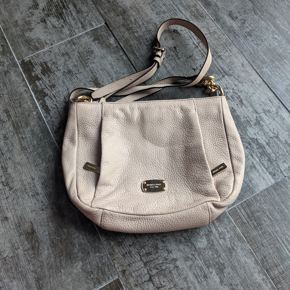 MICHAEL MICHAEL KORS Hallie Medium Pebble Leather Messenger Crossbody Bag